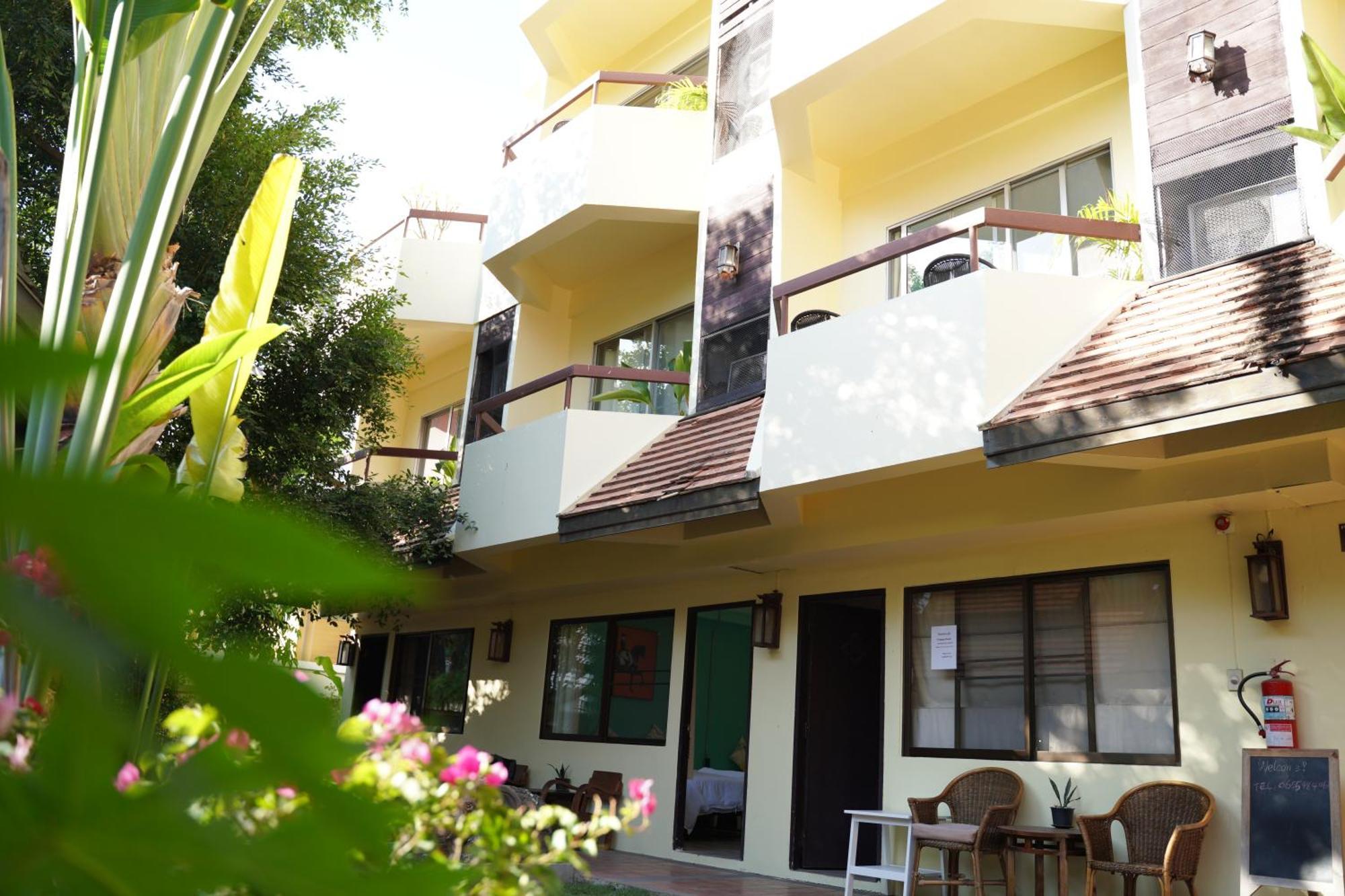 Elegant Lanna Guesthouse Чиангмай Екстериор снимка