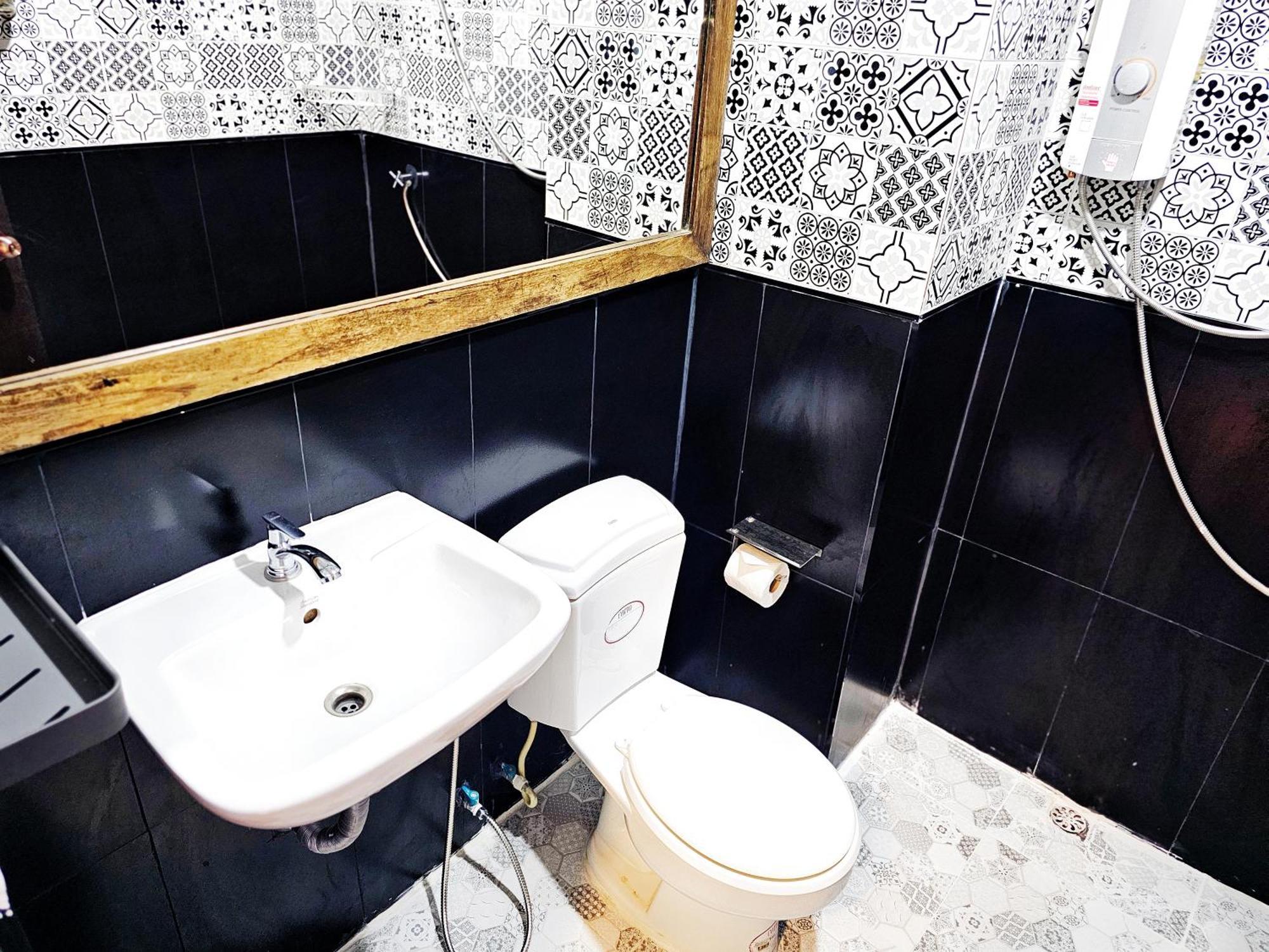 Elegant Lanna Guesthouse Чиангмай Екстериор снимка